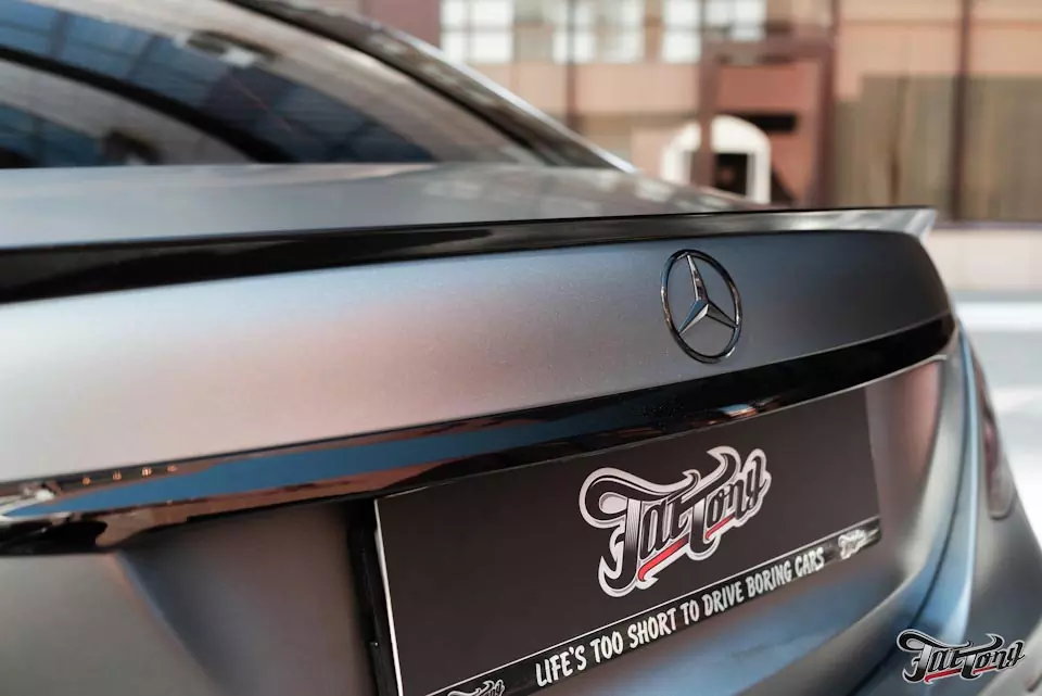 Mercedes E63s AMG. Оклейка в матовый прозрачный полиуретан и антихром!